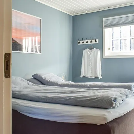 Gorgeous In Lindesnes With Kitchen Holiday home *