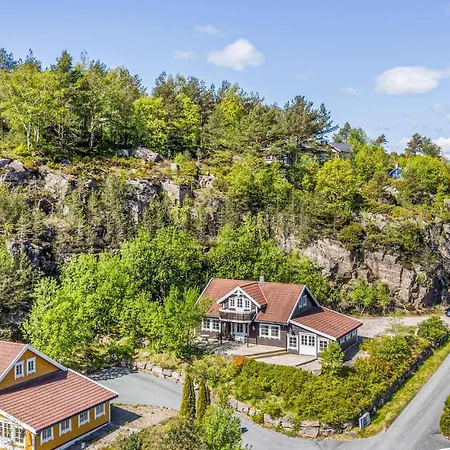 Gorgeous In Lindesnes With Kitchen *